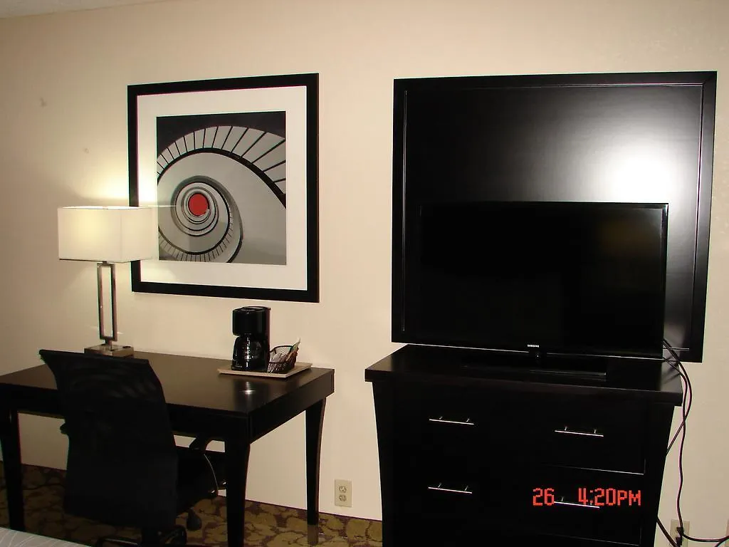 Отель Ramada Plaza By Wyndham Charlotte South End Airport 3*,  США