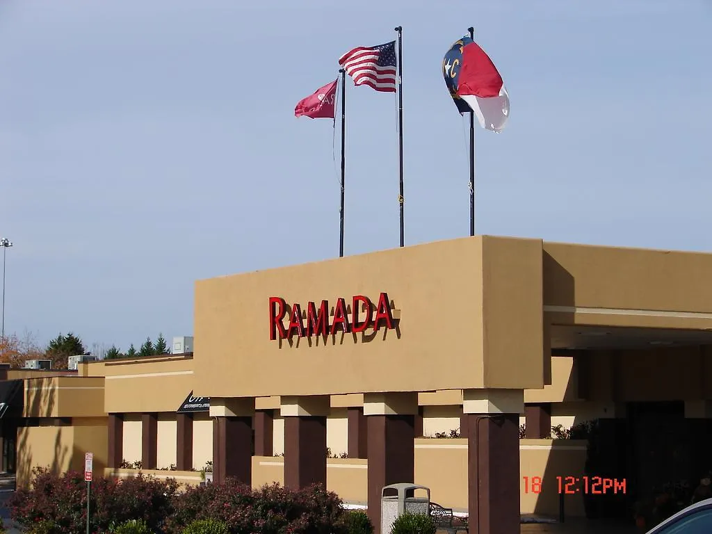 Отель Ramada Plaza By Wyndham Charlotte South End Airport