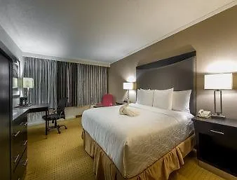Отель Ramada Plaza By Wyndham Charlotte South End Airport