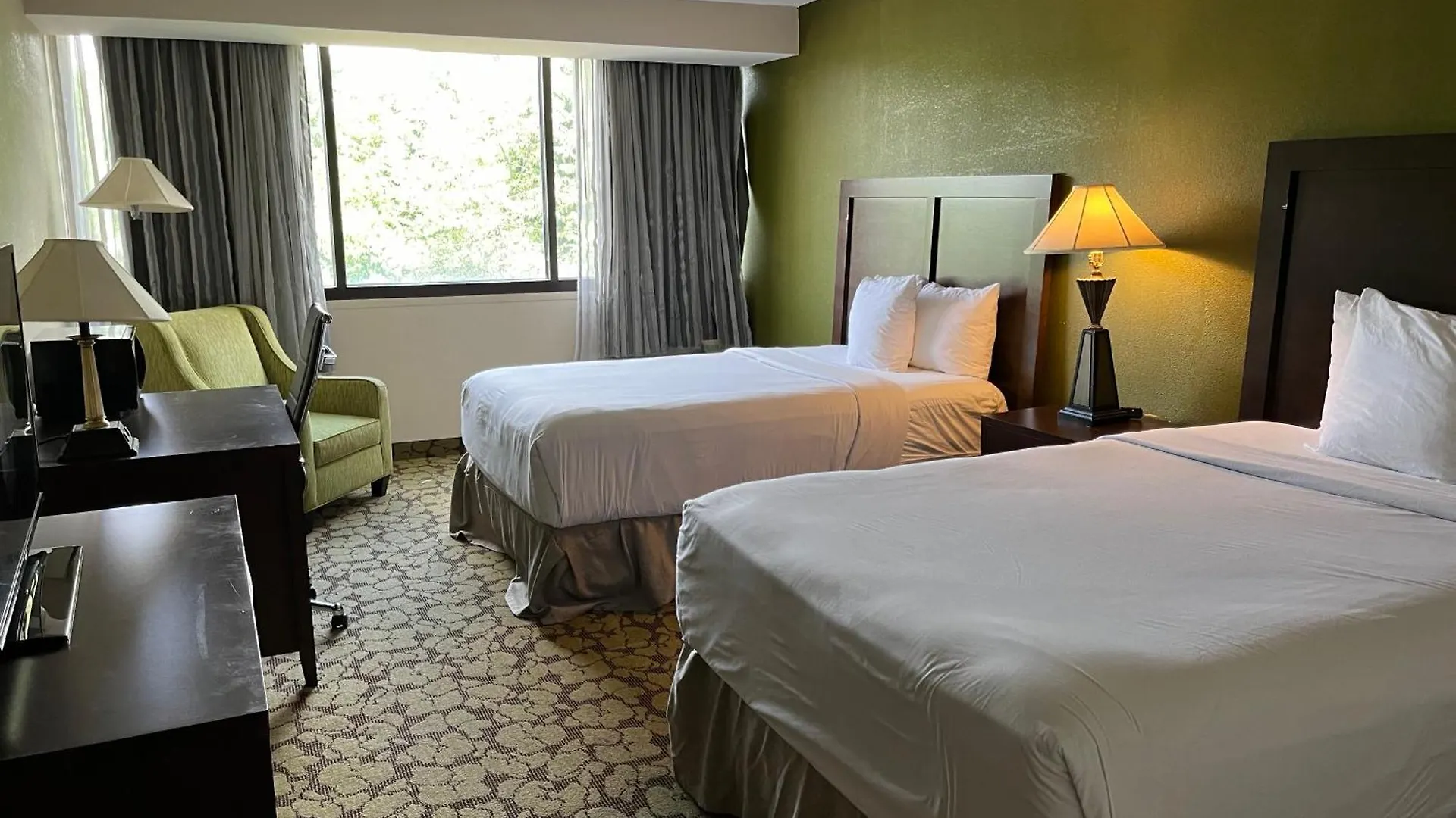 Ramada Plaza By Wyndham Charlotte South End Airport Hotel