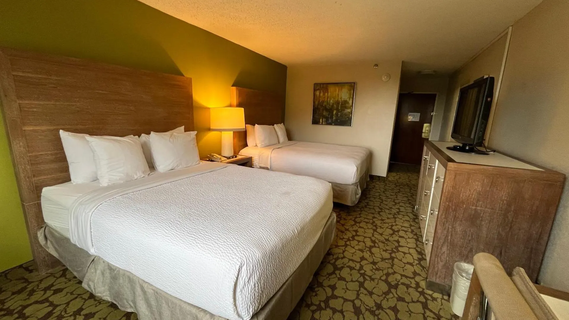 Отель Ramada Plaza By Wyndham Charlotte South End Airport