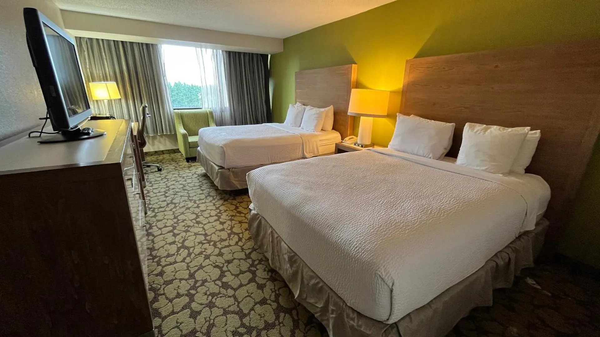 Отель Ramada Plaza By Wyndham Charlotte South End Airport