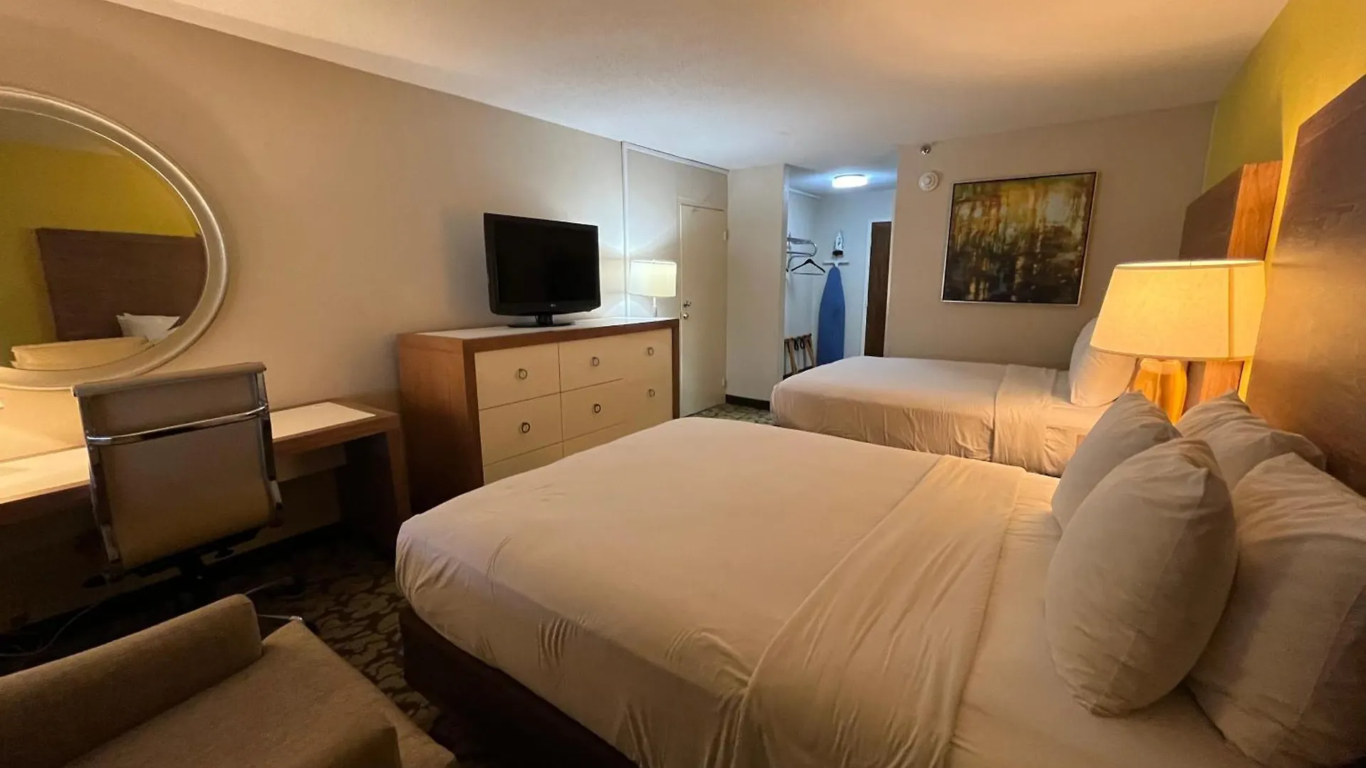 Отель Ramada Plaza By Wyndham Charlotte South End Airport