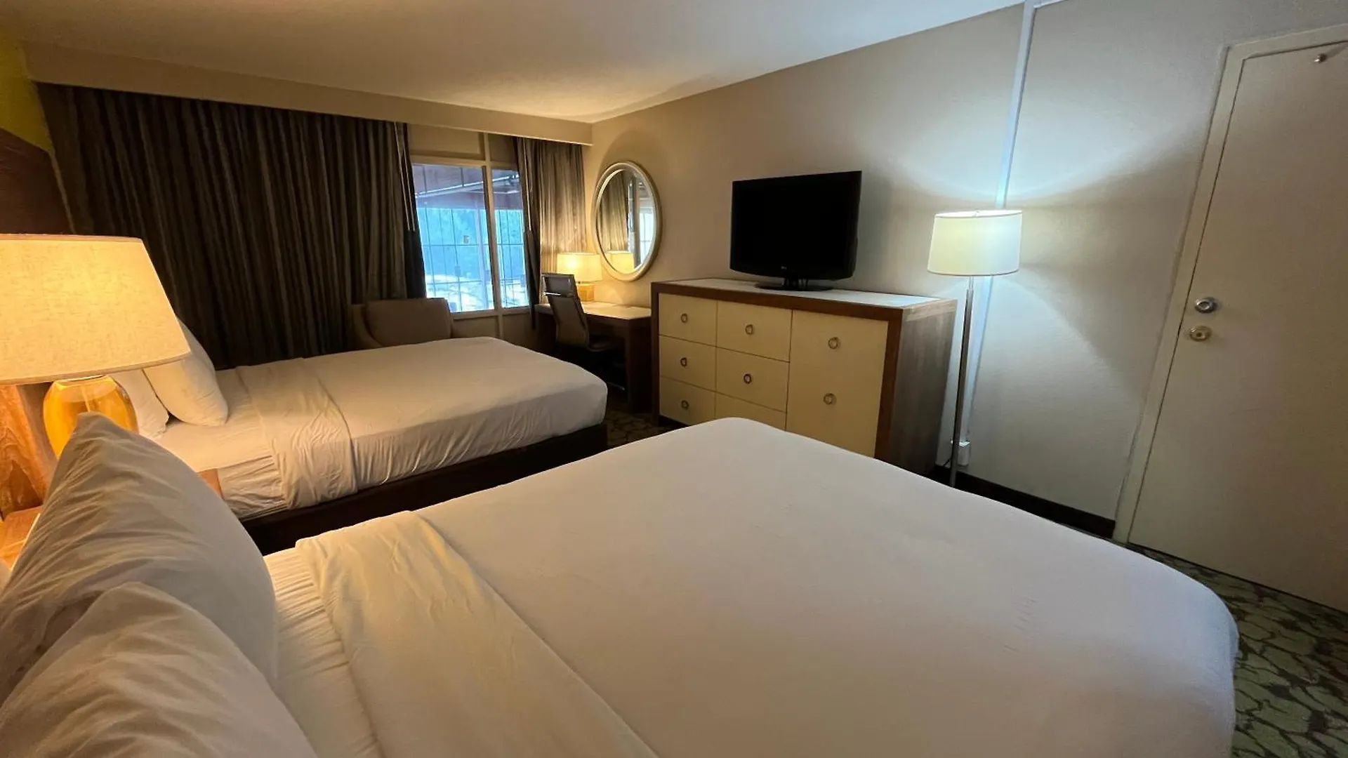 Отель Ramada Plaza By Wyndham Charlotte South End Airport