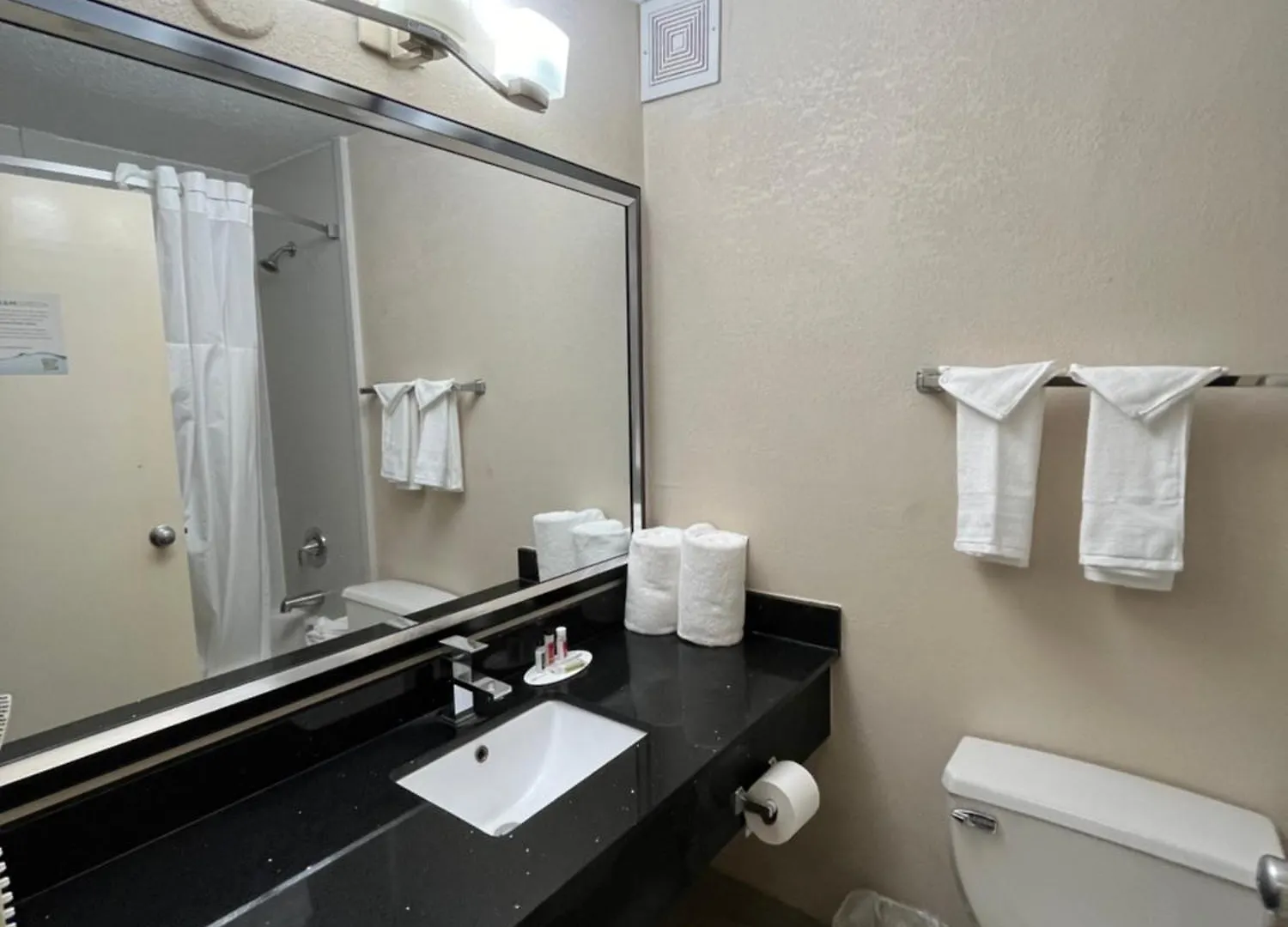Отель Ramada Plaza By Wyndham Charlotte South End Airport