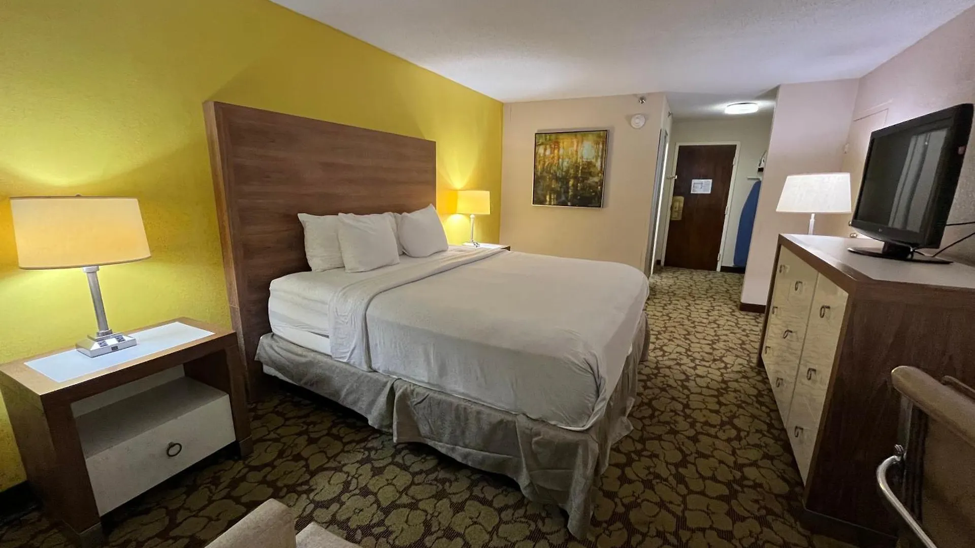 Отель Ramada Plaza By Wyndham Charlotte South End Airport 3*,  США