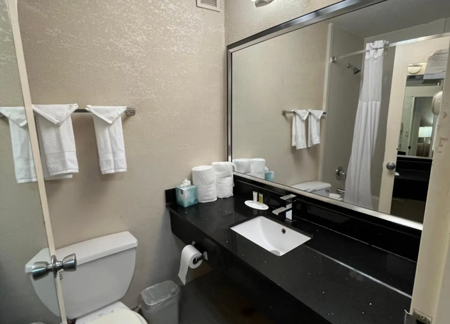 Отель Ramada Plaza By Wyndham Charlotte South End Airport