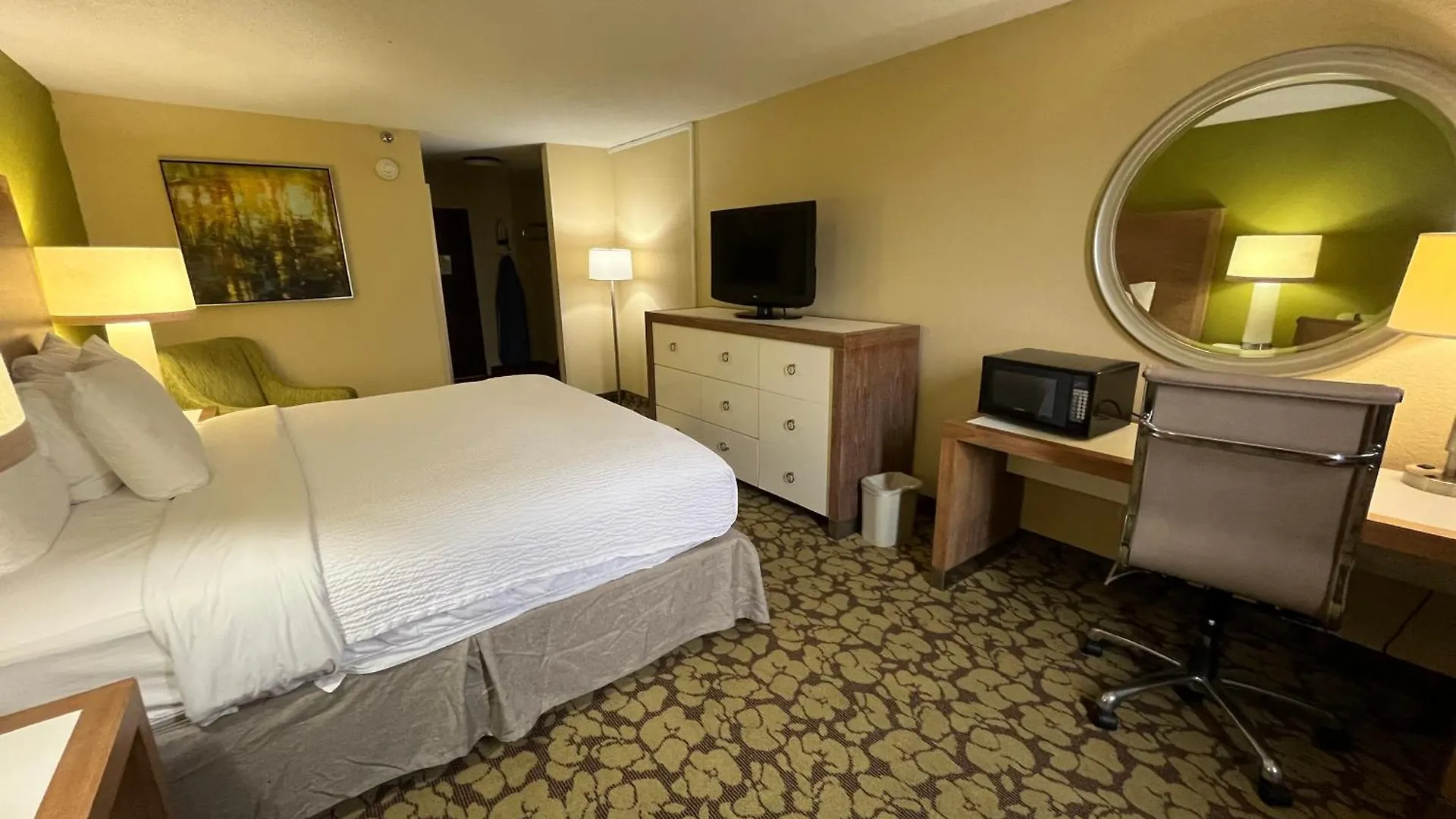 Отель Ramada Plaza By Wyndham Charlotte South End Airport