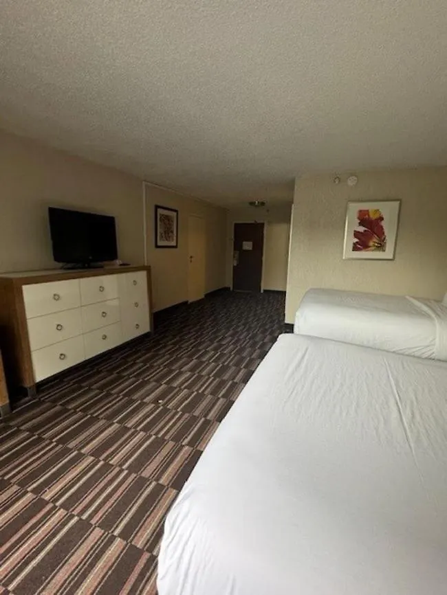Отель Ramada Plaza By Wyndham Charlotte South End Airport