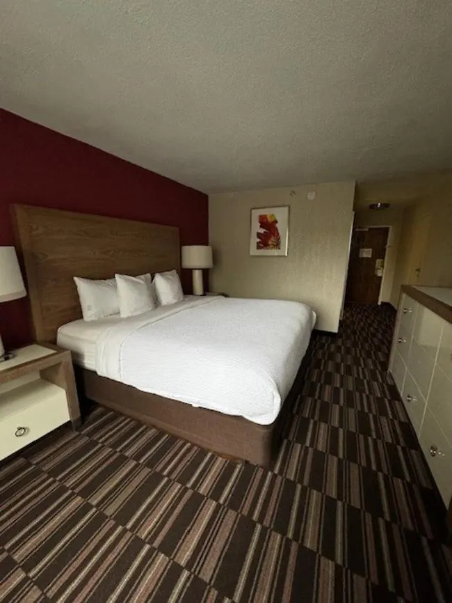 Отель Ramada Plaza By Wyndham Charlotte South End Airport