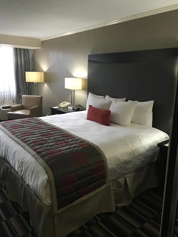 Отель Ramada Plaza By Wyndham Charlotte South End Airport