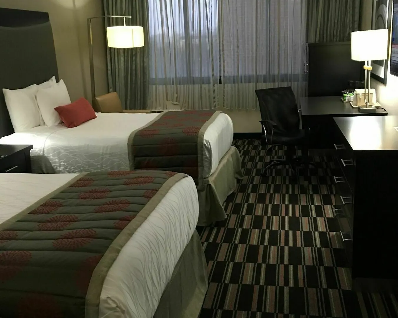 Отель Ramada Plaza By Wyndham Charlotte South End Airport 3*,