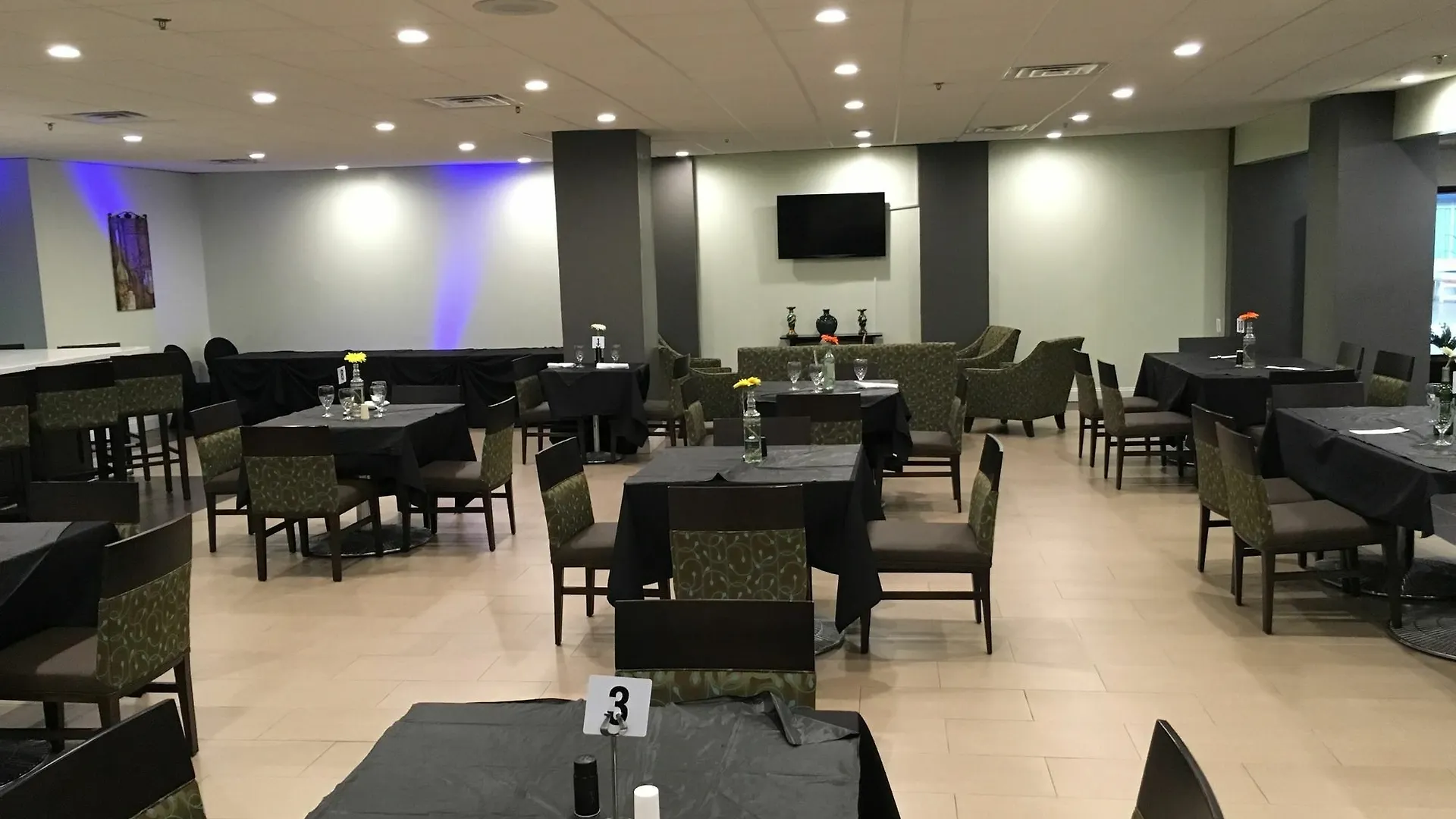 Отель Ramada Plaza By Wyndham Charlotte South End Airport
