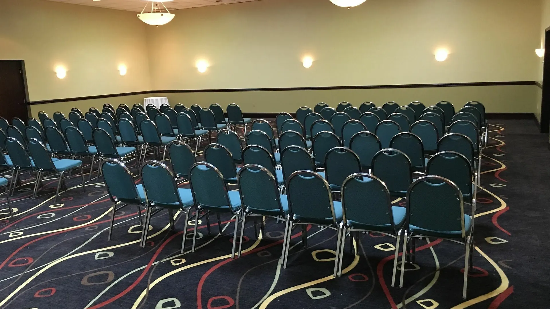 Отель Ramada Plaza By Wyndham Charlotte South End Airport США