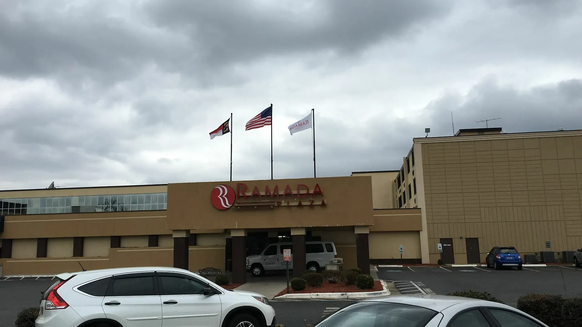 Отель Ramada Plaza By Wyndham Charlotte South End Airport 3*,  США