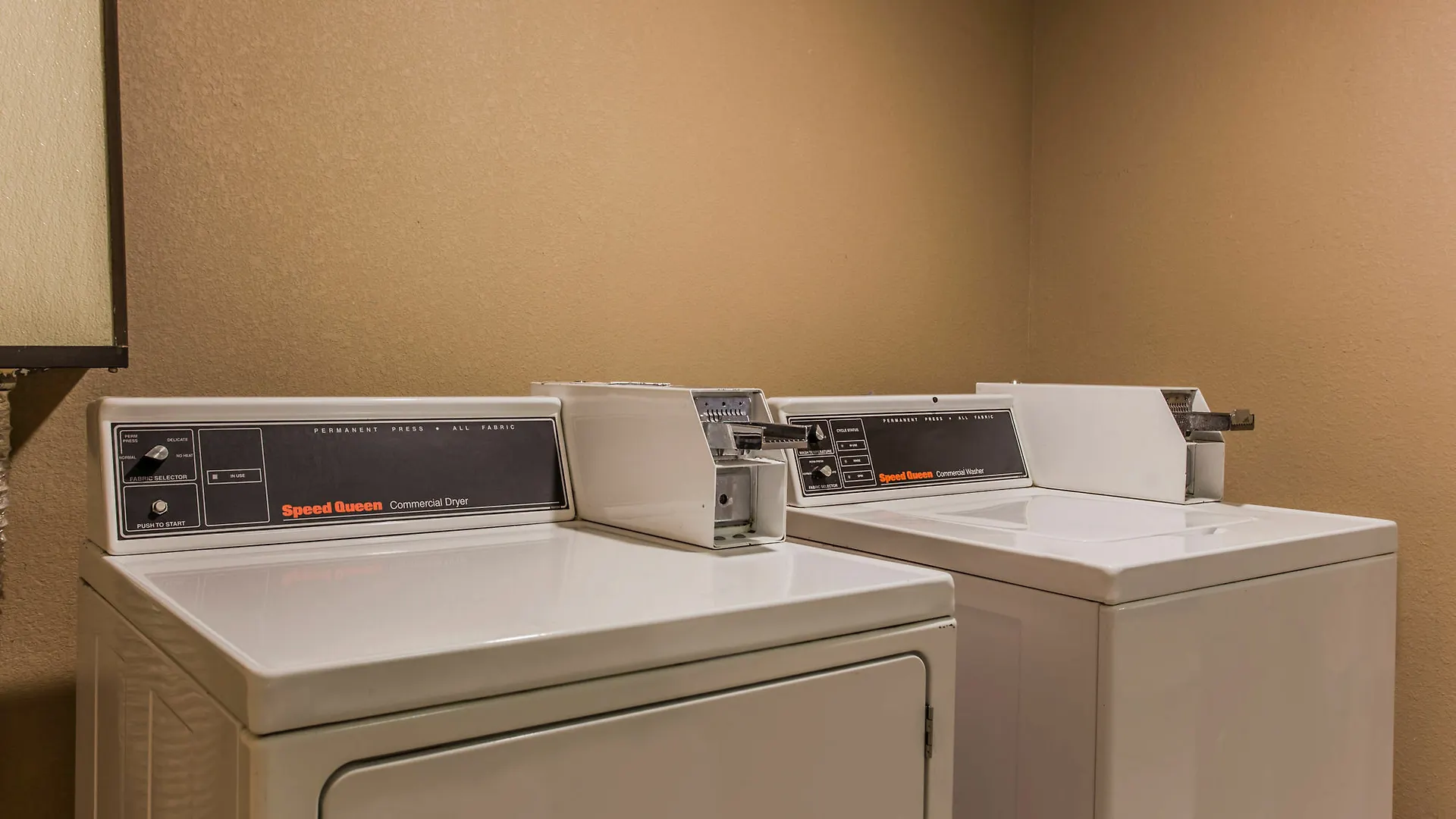 Отель Ramada Plaza By Wyndham Charlotte South End Airport